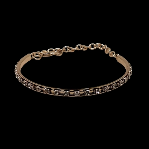 Elegant Gold Bracelet Set - Picture 6 of 12